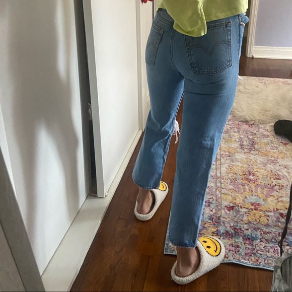 501 Levi’s wedgie fit ripped cropped jeans - Picture 3 of 5